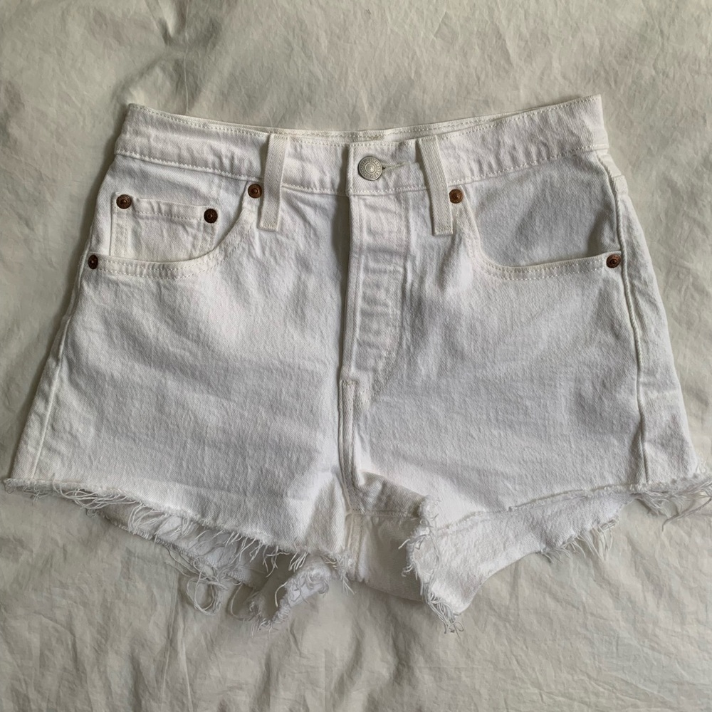 Levi’s white denim mid rise shorts